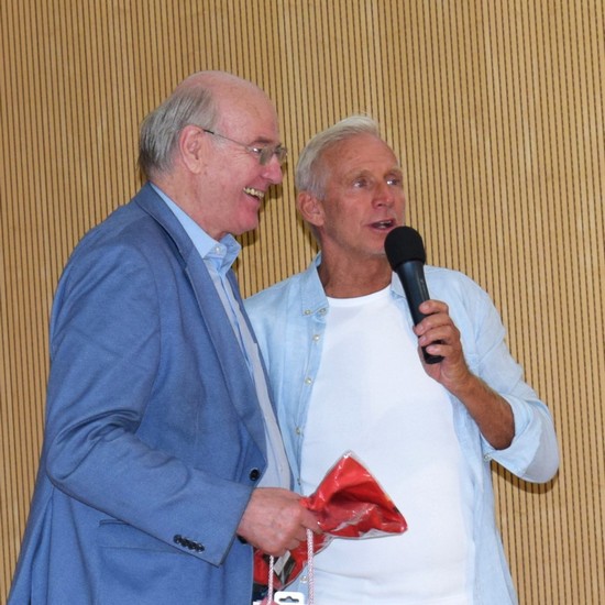 Michael John (l.) neben Sportdirektor Steffen Grosse